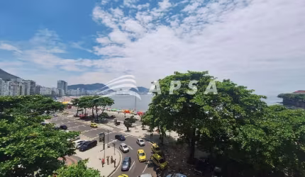 LINDO APARTAMENTO TOTALMENTE REFORMADO, LOCALIZADO NA AVENIDA ATLÂNTICA, EM COPACABANA, COM VISTA FR