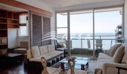 ESTE APARTAMENTO DE 140M², LOCALIZADO NO LEME, OFERECE UMA EXCELENTE OPORTUNIDADE DE MORAR EM UMA DA