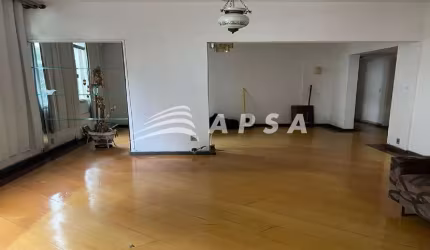 APARTAMENTO EM COPACABANA, EM UM EDIFÍCIO RESIDENCIAL COM APENAS DOIS IMÓVEIS POR ANDAR, É PERFEITO
