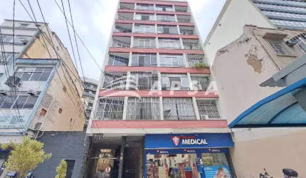 EXCELENTE APARTAMENTO COM 70 M² NO CORAÇÃO DA TIJUCA, AO LADO DA PRAÇA SAENS PENA, DISPOSTO ATRAVÉS