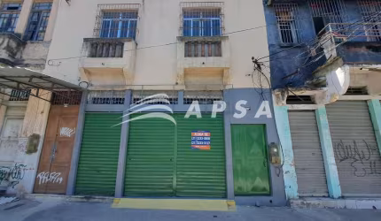 IMÓVEL TOTALMENTE REFORMADO, 1º PAVIMENTO COM LOJÃO, 02 BANHEIROS, COPA, ALMOXARIFADO, ÁREA DE SERVI