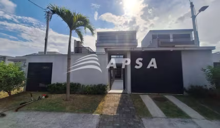 CASA CINEMATOGRÁFICA NO RECREIO DOS BANDEIRANTES. EXCELENTE CASA NO CONDOMÍNIO SAGRADA FAMÍLIA NO RE
