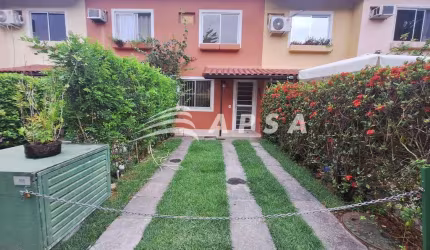 LINDA CASA DUPLEX EM CONDOMÍNIO FECHADO, COM SEGURANÇA 24HS, LOCALIZADA EM VARGEM GRANDE, TOTAL DE 6