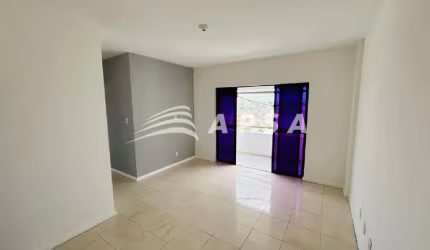 ALUGO EXCELENTE APARTAMENTO EM BROTAS! O IMÓVEL CONTA COM UMA SALA AMPLA E AREJADA, INTEGRADA A UMA