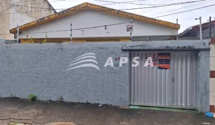 CASA TERREO COM VARANDA , 03 QUARTOS, SALA, COZINHA , QUINTAL , GARAGEM .  PROX. SORIANO ALBUQUERQUE