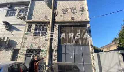 EXCELENTE GALPÃO, PARA ALUGUEL, NA RUA MABÁ - PARADA DE LUCAS.  O ESPAÇO POSSUI 400M², SENDO 350M² D