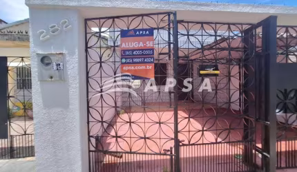 CASA ALTOS COM VARANDA , SALA, SUITE, COZINHA.