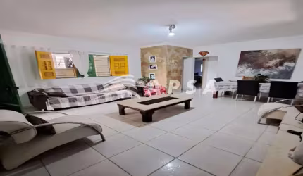 EXCELENTE CASA CONTENDO 2 SUITES, E 1 QUARTO, 1BANHEIRO SOCIAL,  COM 2 GARAGEN COBERTA , 72 METROS Q