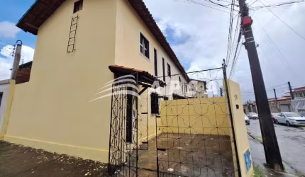 ÓTIMA CASA DUPLEX , COM 02 QUARTOS, 01 SUITE , GARAGEM, PROX. AV DESEMBARGADOR GANZAGA