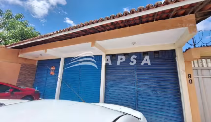LOJA COM BANHEIRO, ESTACIONAMENTO RECUADO, PISO EM CERÂMICA. REFERÊNCIA: INDO PELA AV. OLIVEIRA PAIV