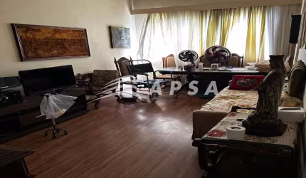 LOCALIZADO NO CORAÇÃO DA TIJUCA, ESTE APARTAMENTO DE DOIS QUARTOS É A COMBINAÇÃO PERFEITA ENTRE CONF