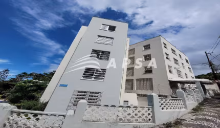 25627 ED. SÃO LUIZ. APARTAMENTO NO TERREO COM ENTRADA INDEPENDENTE COM TRÊS QUARTOS, SENDO 1 QUARTO