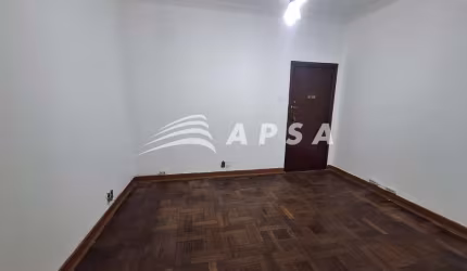 EXCELENTE 2 QUARTOS NO RIO COMPRIDO. IMÓVEL EM PRÉDIO CLÁSSICO NO MELHOR PONTO DO BAIRRO, ESQUINA CO