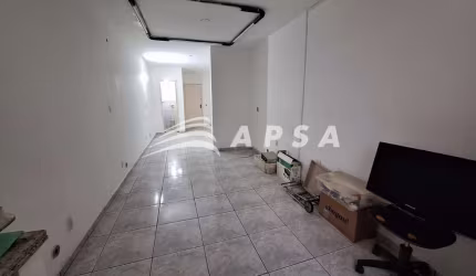 NO CORAÇÃO DA TIJUCA, ESTA SALA COMERCIAL PARA ALUGUEL EM SOBRELOJA É A ESCOLHA PERFEITA PARA QUEM B