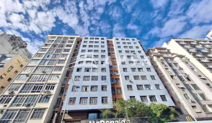 APARTAMENTO TOTALMENTE REFORMADO NO LEME, MODERNIZADO, GALERIA DE GRANDE CIRCULAÇAO DE PESSOAS, PRÓX