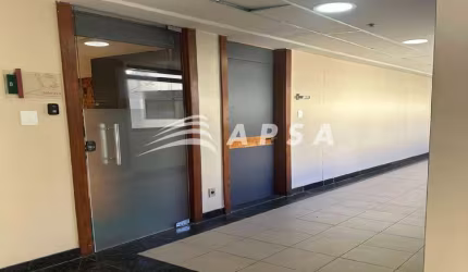 EXCELENTE SALA COMERCIAL PRONTA PARA USO NO CORAÇÃO DA BARRA DA TIJUCA! IDEAL PARA CONSULTÓRIO, CLÍN
