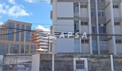 OPORTUNIDADE NA PITUBA. APARTAMENTO COM 60 M² E PRÓXIMO A PRAIA. POSSUÍ 2 QUARTOS COM ARMÁRIOS, 1 SU