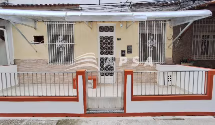 EXCELENTE IMÓVEL DE 62M², PINTURA NOVA, PISO CERAMICO, SALA AMPLA, VARANDA, 02 QUARTOS, BANHEIRO SOC