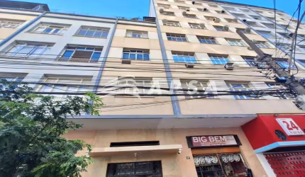 SALA AMPLA, 02 (DOIS) QUARTOS , LVABO, BANHEIRO SOCIAL, COZINHA COM ÁREA DE SERVIÇO, PORTARIA 24 HOR