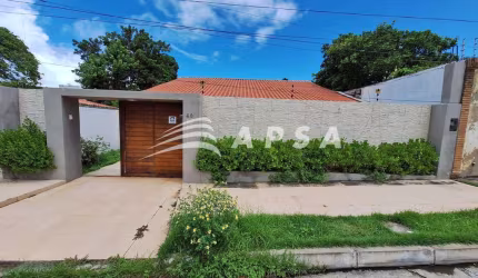 ÓTIMA CASA NO BAIRRO DE GUAXUMA, A POUCOS METROS DA PRAIA. CASA CONTA COM GARAGEM PARA 02 CARROS, VA