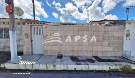 CASA ACONCHEGANTE E BEM DISTRIBUÍDA, COMPOSTA POR 02 QUARTOS, 01 BANHEIRO SOCIAL, SALA ESPAÇOSA, VAR