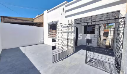 CASA NA PARQUELÂNDIA COM 2 QUARTOS E 1 SUÍTE EXTERNA, BANHEIRO SOCIAL, COZINHA, SALA DE ESTAR, VARAN