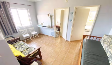 Apartamento de 2 dormitórios a 10 passos da praia do Tombo com vista para o mar