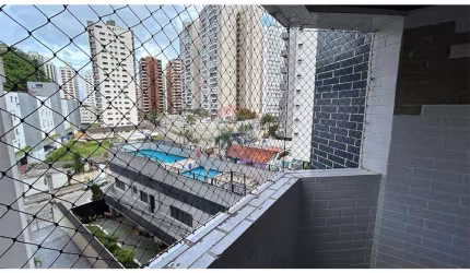 Apartamento 2 Dormitórios (1 suíte) Sala com sacada lateral Cozinha Americana Piscina Churrasqueira Sauna Portaria 24 horas Astúrias, Guarujá/SP