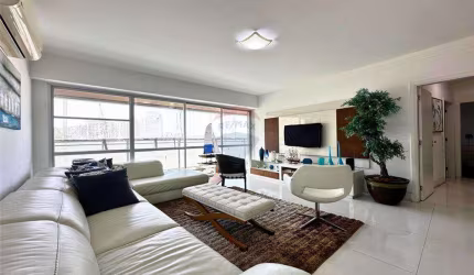 Apartamento com 4 dormitórios, 2 suítes e 3 vagas à venda em Guarujá