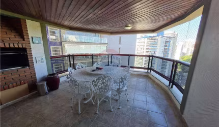 Ótimo apartamento com vista para o mar 180m². Com varanda Gourmet e elevador privativo.