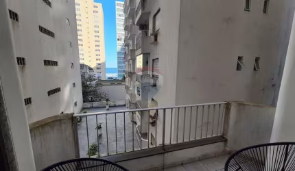 Apartamento com ótima localização e vista para o mar.