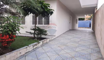 Casa Sobrado à venda, 3 dormitórios, com lazer, na Praia do Tombo, Guarujá