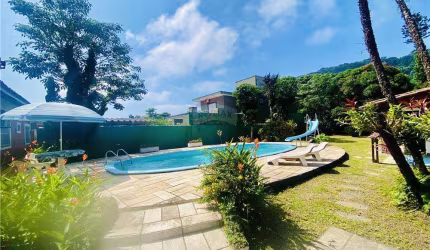 Casa com 3 dormitórios à venda, 810m² por R$ 1.700.000 - Jardim Guaiuba - Guarujá/SP