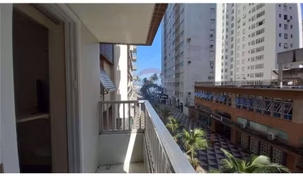 Apartamento Mobiliado com 70 m2 a 50 m da Praia de Pitangueiras para Locação Anual