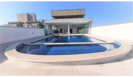 Incrível cobertura duplex com vista cinematográfica, 5 suítes e 400 m² de área útil, localizada na praia das pitangueiras, a poucos metros do mar.