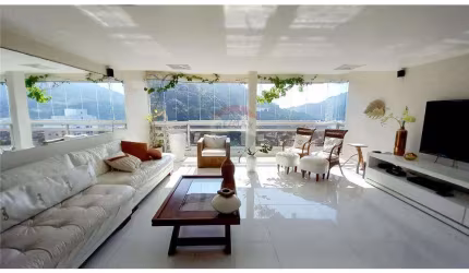 Apartamento a Venda na Praia de Pitangueiras - Guarujá