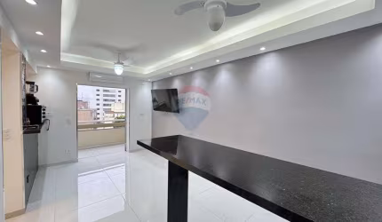 Apartamento 2 dormitórios reformado na praia da Enseada
