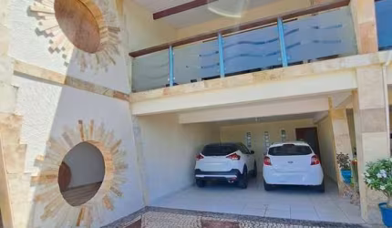 Excelente casa Triplex em Condomínio Fechado