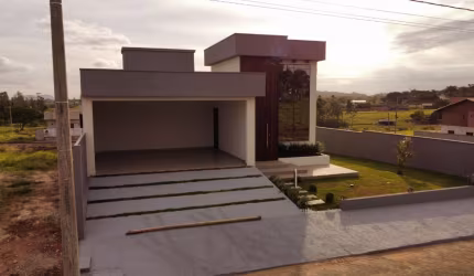 Casa nova no bairro Segunda Linha