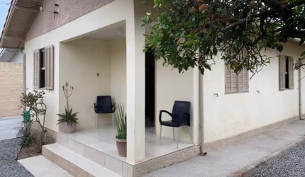 Casa na praia do Mar Grosso em Laguna - Aceita parcelamento direto com a construtora