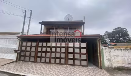 Sobrado à venda no bairro Jardim Cristina - Pindamonhangaba/SP