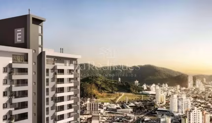 Apartamento com 2 suítes no bairro Vila Operária