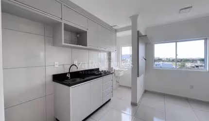 Apartamento semi-mobiliado para locação.