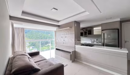 Apartamento para locação com 2 dormitórios sendo 1 suíte.