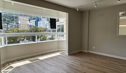 Apartamento à venda  com 3 quarto(s)