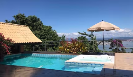 Casa com 4 quartos à venda na Rua Margot Ganzo Araújo, 113, Centro, Florianópolis por R$ 3.500.000