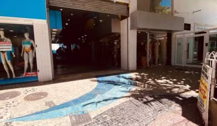 Loja no Shopping da Praia no Pé da Areia da Praia do Forte em Cabo Frio