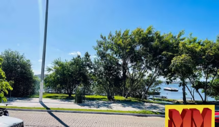 Terreno com 995m² de Frente para Lagoa das Palmeiras em Cabo Frio