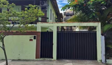 Casa duplex em condomínio no bairro Passagem em Cabo Frio