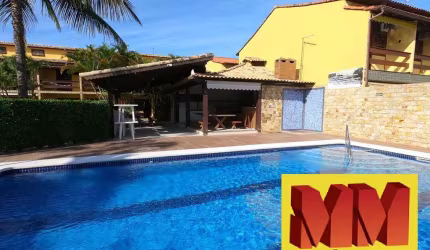 Linda Casa Tríplex, em Condomínio com Canal Navegável Cabo Frio